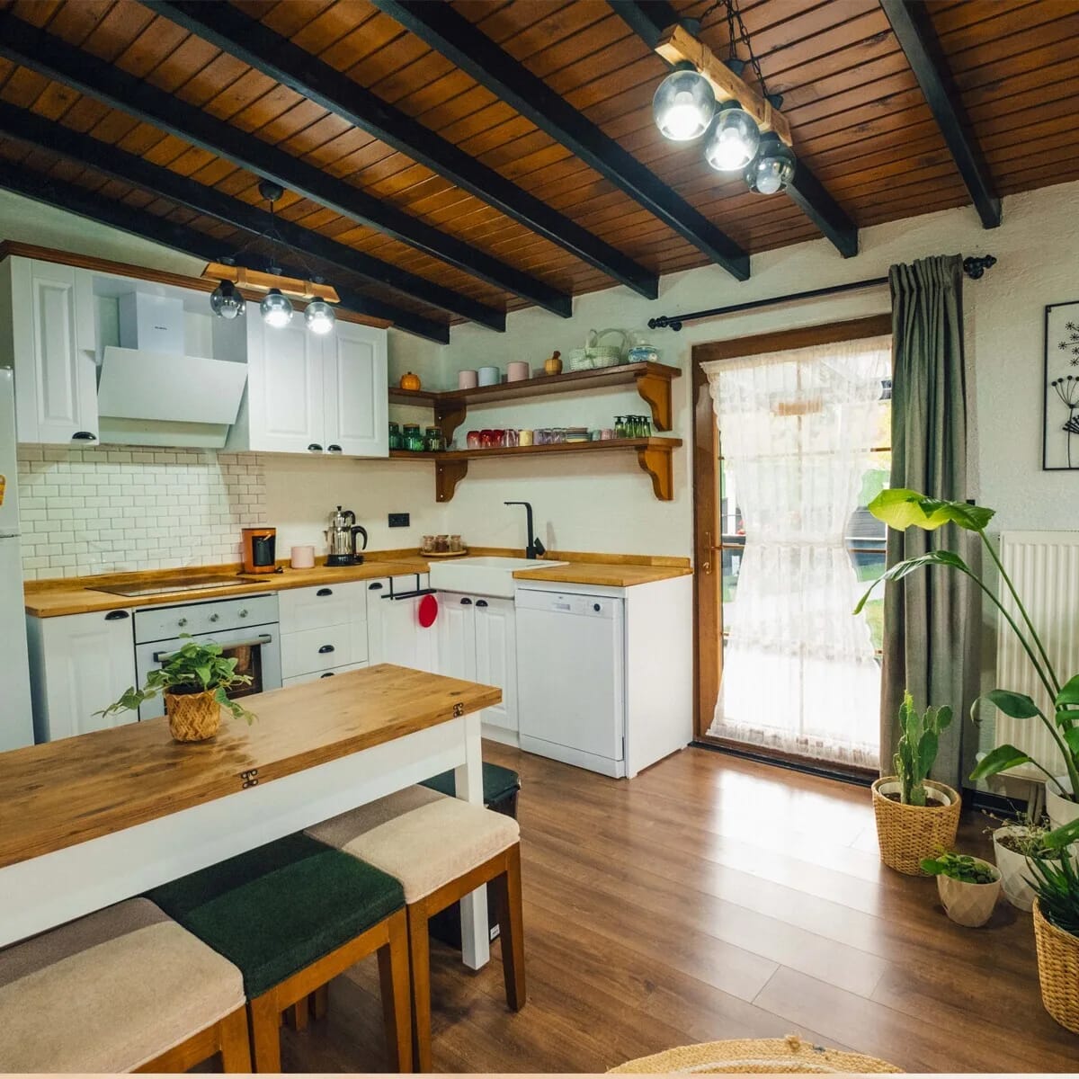 Sapanca Villa Sakura'da Çift Kişilik Kahvaltı Dahil Konaklama Seçenekleri